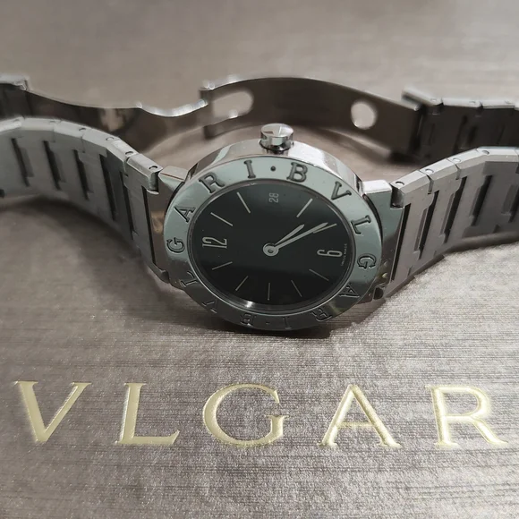 Elegant Bulgari Zero Women's watch with a sleek Black Dial. 100% Original! - Picture 2 of 15
